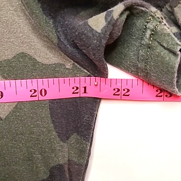 Colours By Alexander Julian Stretch Knit Front Pocket Camo Tee Men's Size Large - Picture 9 of 11